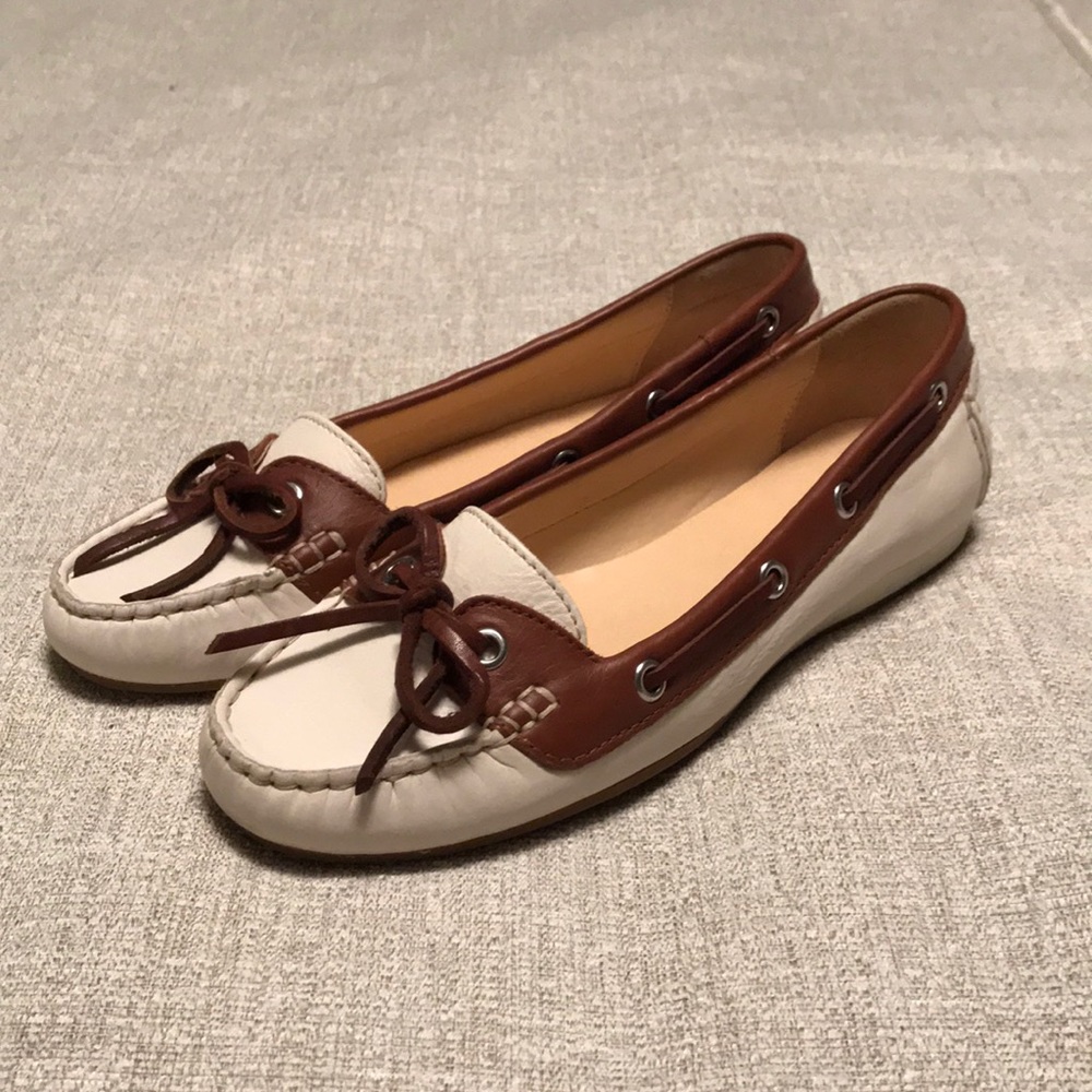 Cole Haan two tone bow tie loafers. Size 7.5